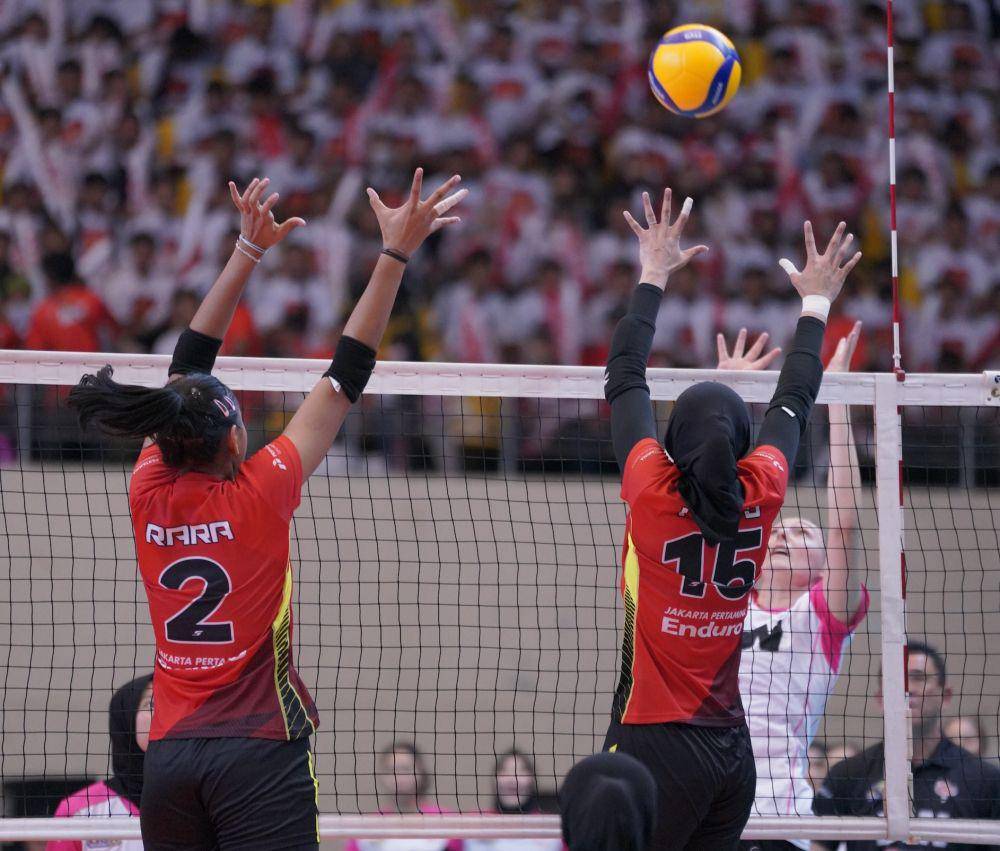 Pertandingan tim voli putri Jakarta BIN melawan Jakarta Pertamina Enduro pada laga Final Four Seri Kedua PLN Mobile Proliga 2024 di GOR Jatidiri Semarang, Ksmis (11/7/2024). (Dok. Proliga2024)