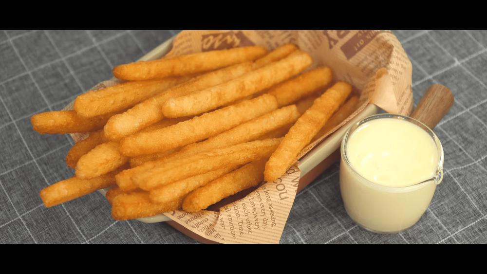 Resep Potato Stick Garlic Cheese Sauce, Garing dan Melting Banget!