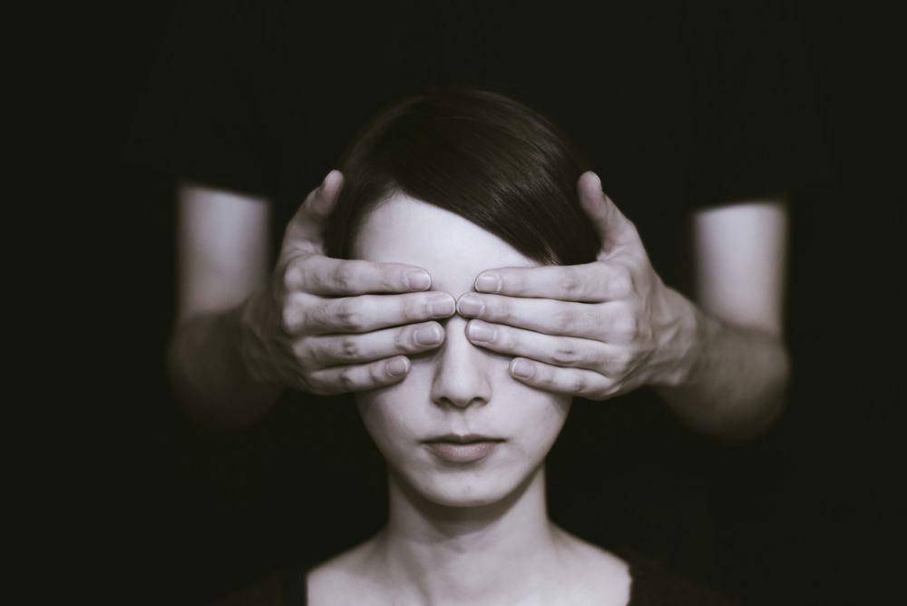 ilustrasi petak umpet (unsplash.com/Ryoji Iwata)