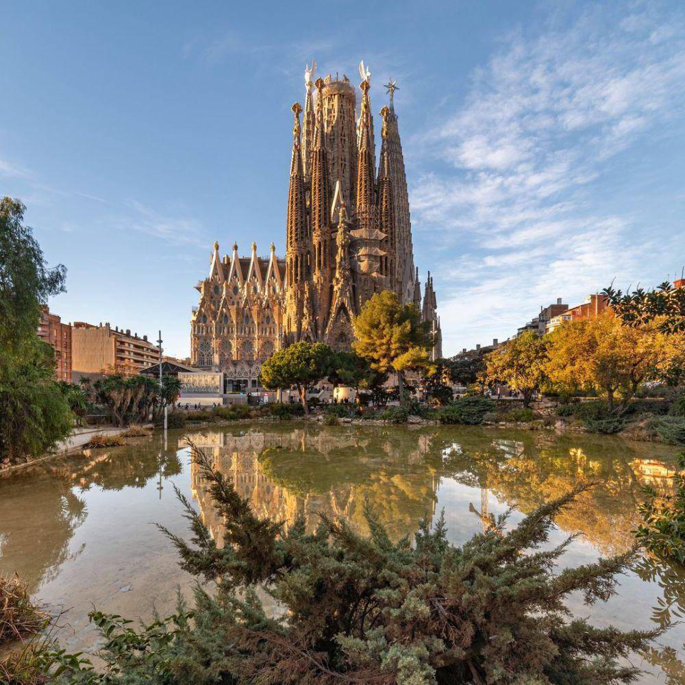Basilica de la Sagrada Familia (instagram.com/basilicasagradafamilia)