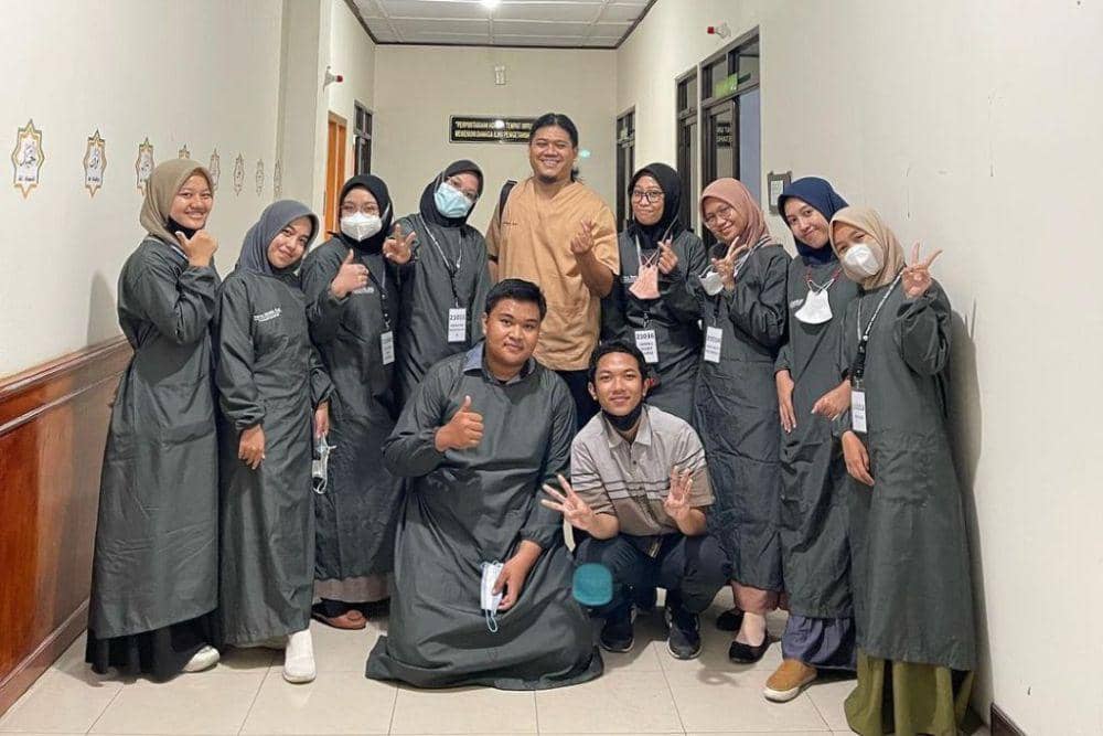 Mendiang dr. Helmiyadi Kuswardhana saat menjadi dosen pembimbing koas pada tahun 2022. (Instagram.com/dr.helmiyadi_hk)