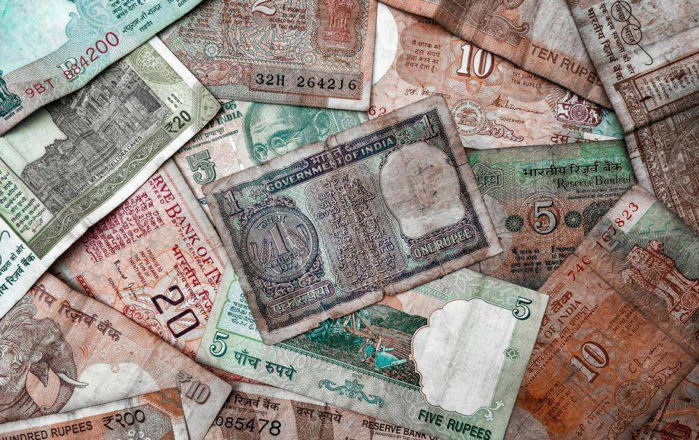 Ilustrasi rupee (aditya kunwar singh/pexels)