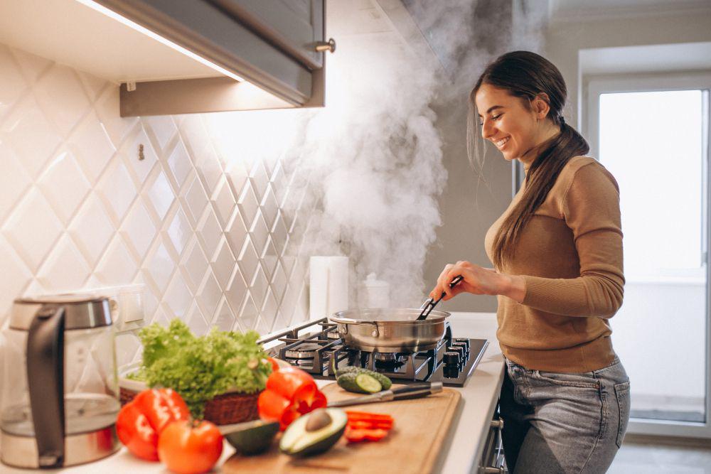 ilustrasi memasak (freepik.com/senivpetro)