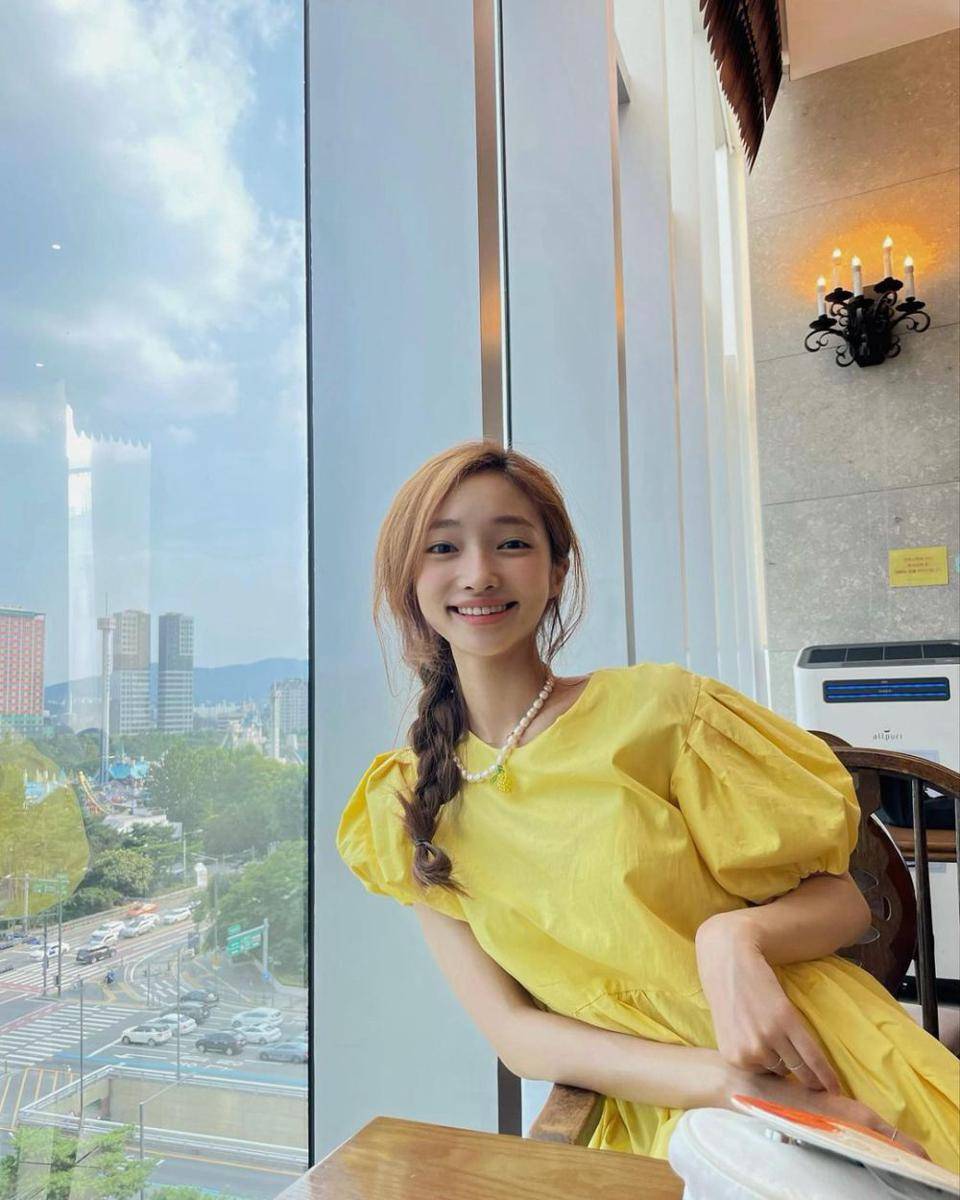Ji Hye Won (instagram.com/haezy___)