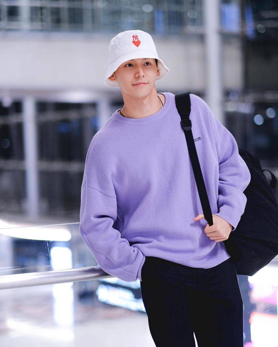 potret mix and match sweatshirt ala Ja Phachara (instagram.com/jjaajaaaa)