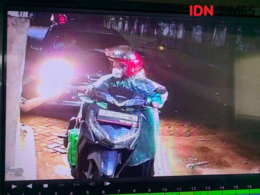 Pelaku nekat curi sepeda motor pengunjung RS. (IDN Times/Polresta Pontianak).