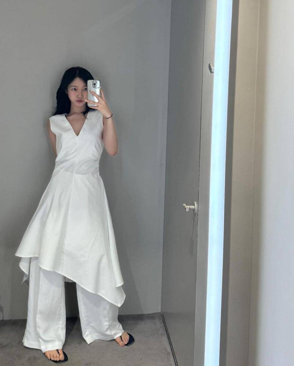Ji Hye Won (instagram.com/haezy___)