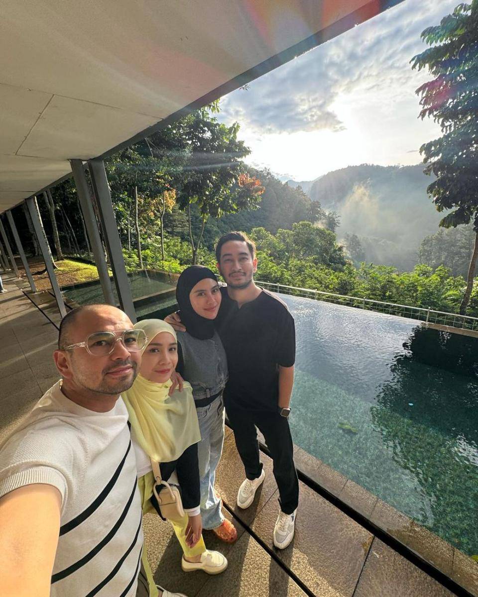 potret Syahnaz Sadiqah dan keluarga (instagram.com/syahnazs)