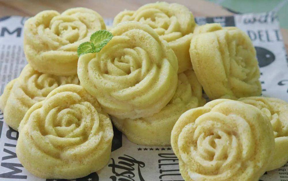 bolu kacang hijau (instagram.com/ninazeidien)