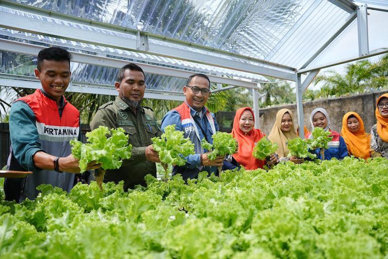 Pertamina Grup Manfaatkan Energi Hijau untuk Komunitas Hidroponik
