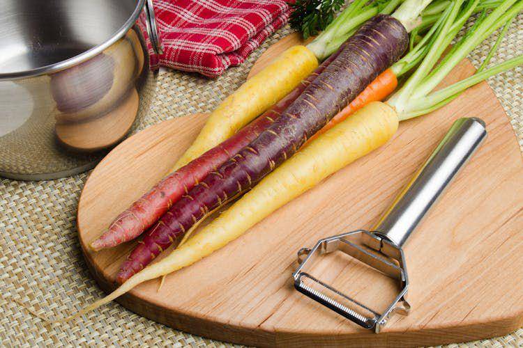 Peeler atau alat pengupas (pexels.com/Jason Deines)