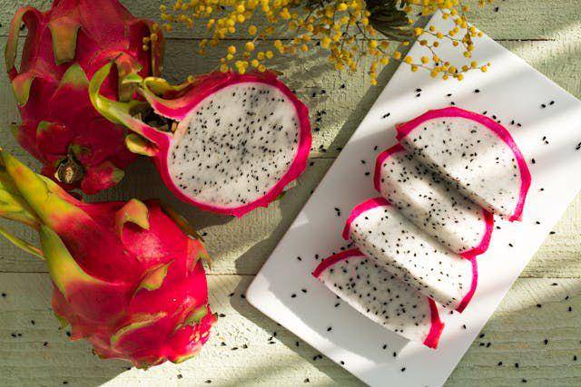 ilustrasi buah naga putih (pexels.com/Lovefood Art)