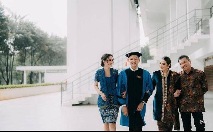 Sarah hadiri wisuda Azriel (Instagram.com/ashanty_ash)