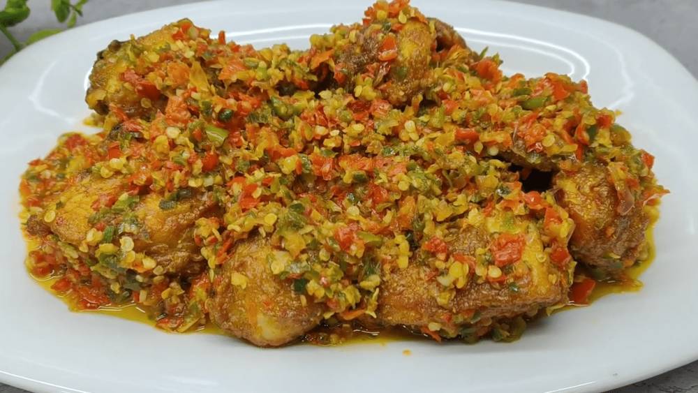 ayam chili padi (YouTube.com/CR COOK)