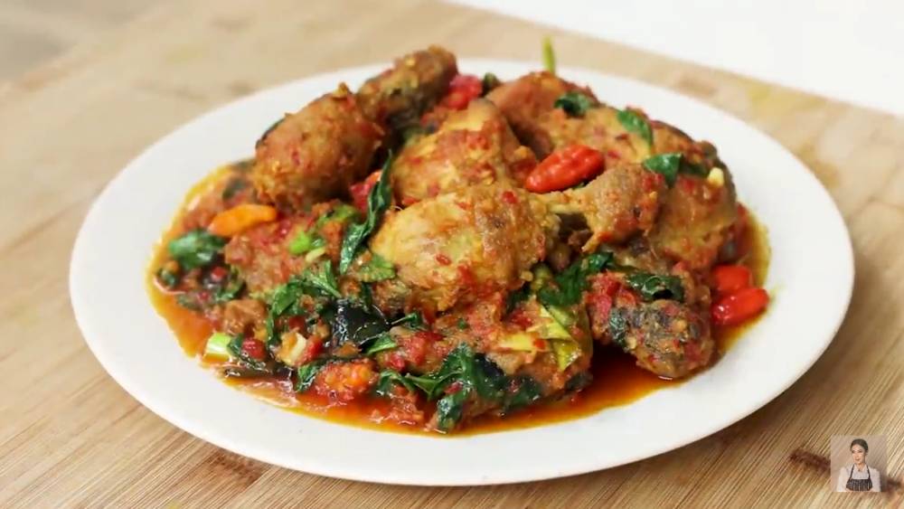 ayam rica-rica kemangi (YouTube.com/Devina Hermawan)