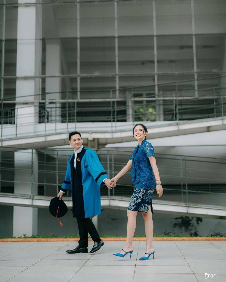 Sarah hadiri wisuda Azriel (Instagram.com/azriel_hermansyah)