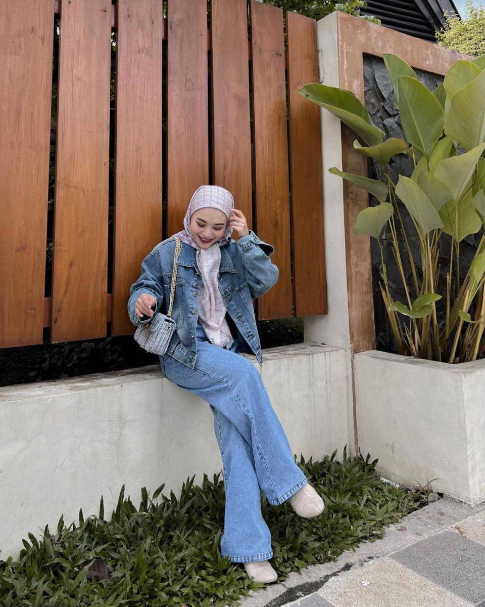 mix and match long pants ala Chichi Annisa (instagram.com/chichiiannisa)