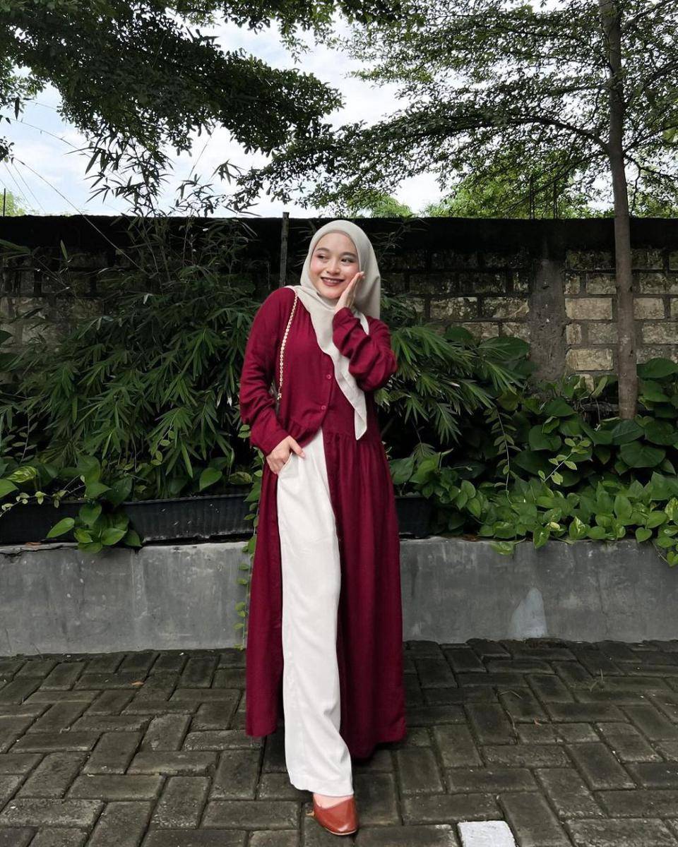 mix and match long pants ala Chichi Annisa (instagram.com/chichiiannisa)