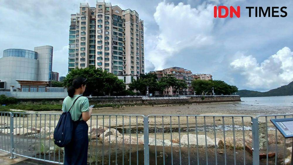 Sha Tau Kok berlokasi di Distrik Utara Hong Kong. Lokasi ini berbatasan langsung dengan negara China, yaitu wilayah Shenzhen. (IDNTimes/Febriana Sinta)