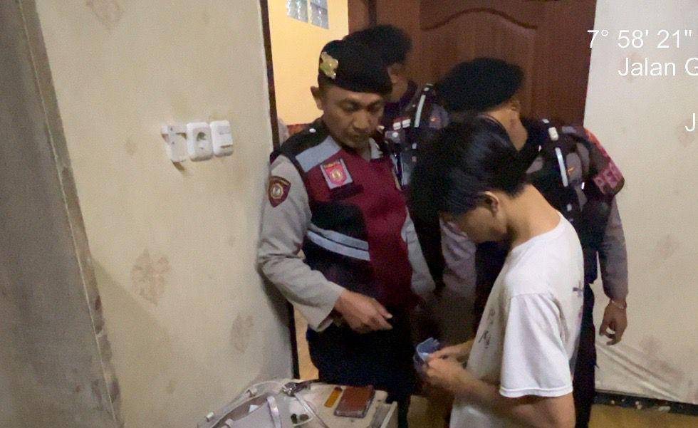 Muda-mudi yang terjaring razia Polresta Malang Kota. (Dok. Humas Polresta Malang Kota)