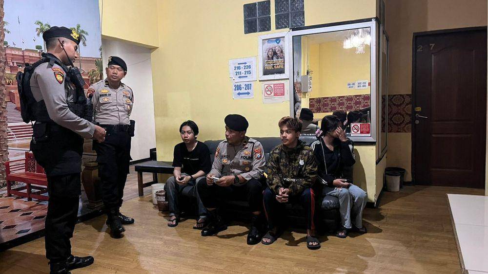 Muda-mudi yang terjaring razia Polresta Malang Kota. (Dok. Humas Polresta Malang Kota)