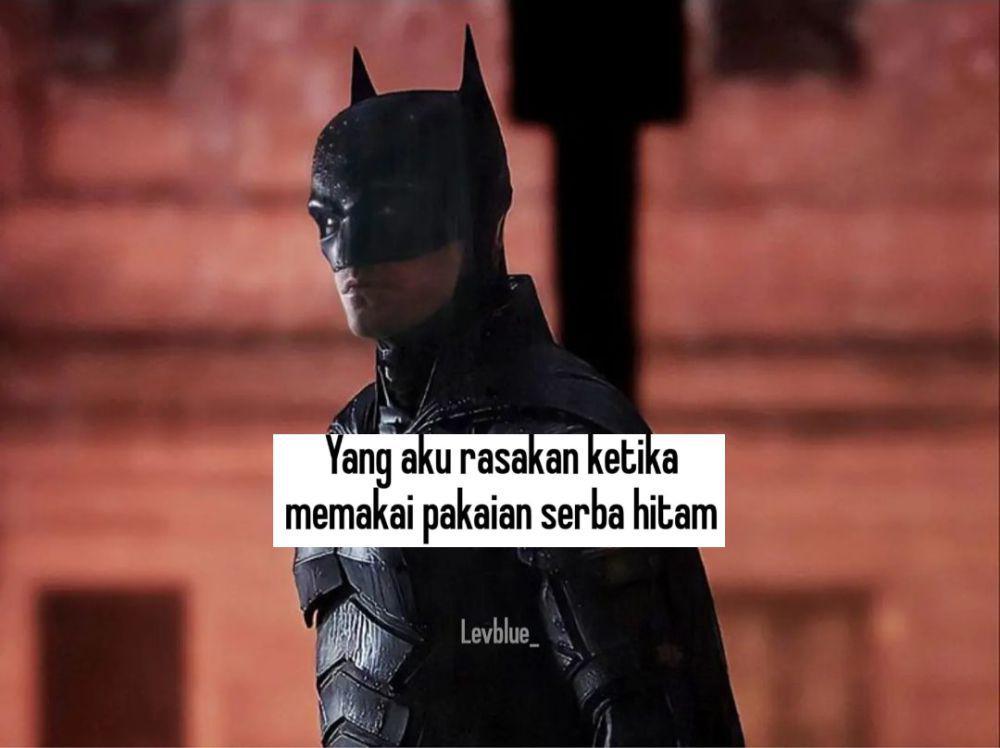 7 Meme Cowok Suka Pakai Baju Hitam, Biar Kelihatan Ganteng Maksimal?