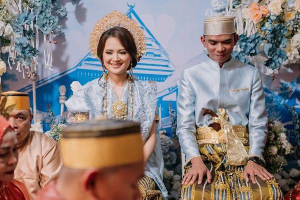 7 Potret Lamaran Nia LIDA dan Andi Agung, Seserahan Uang Panai Rp1,5 M