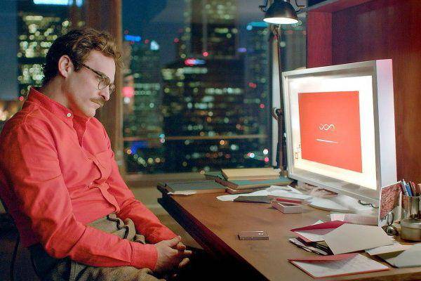 Joaquin Phoenix dalam film Her (dok. Warner Bros. Pictures/Her)