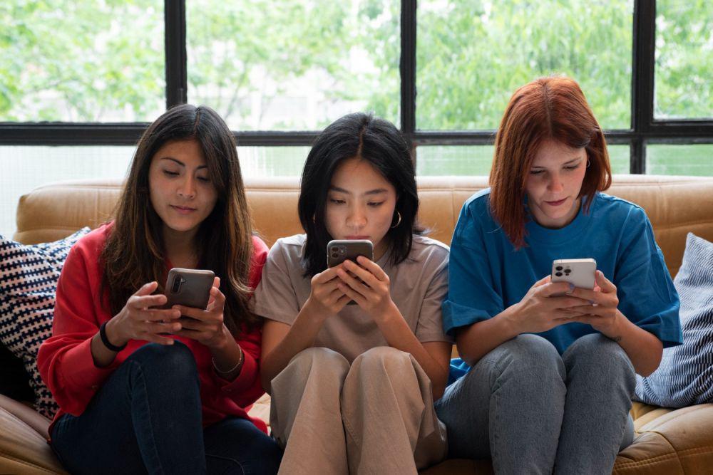 6 Tips Mengatasi Tekanan Psikologis di Sosmed, Jaga Kewarasan Pikiran!