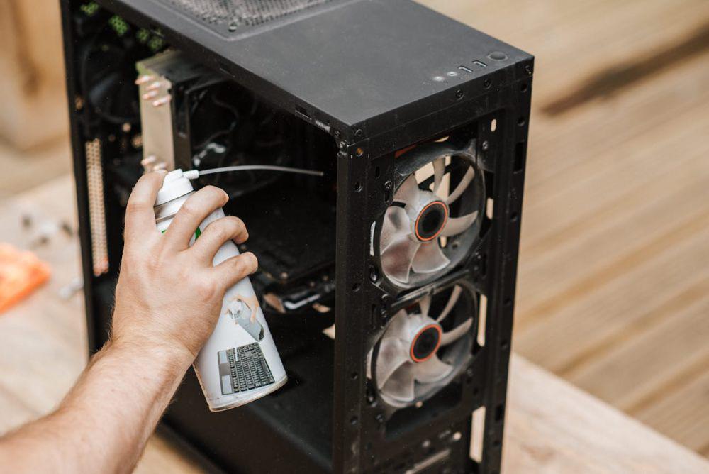 Membersihkan Komponen PC dengan Air dan Sabun, Bahaya atau Aman?