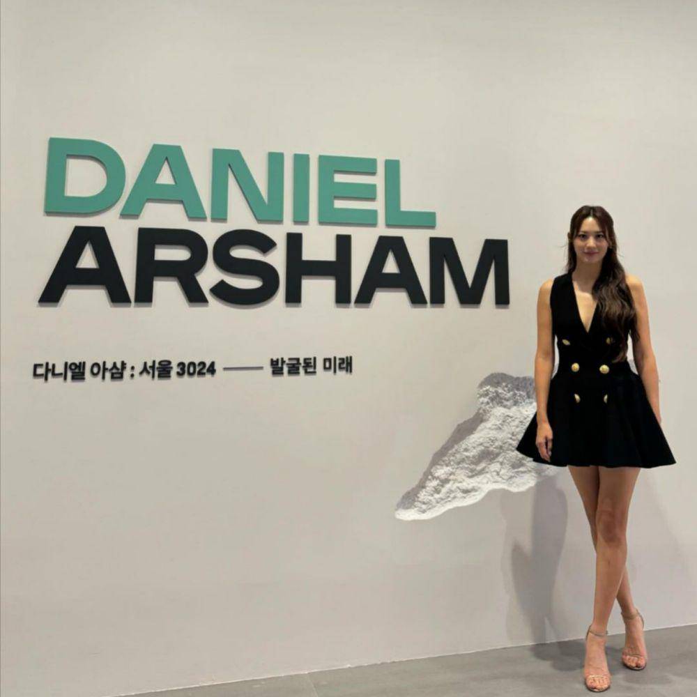 potret Claudia Kim di Opening Pop-up Store Moet and Chandon (instagram.com/claudiashkim)