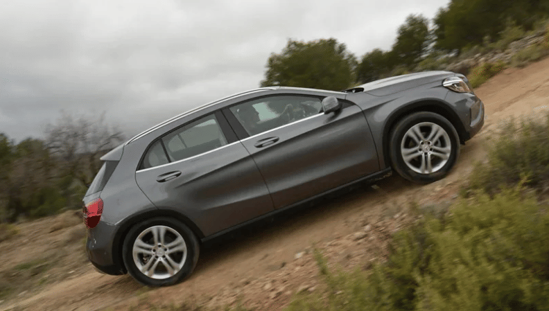 Ilustrasi mobil menanjak (carbuyer.co.uk)