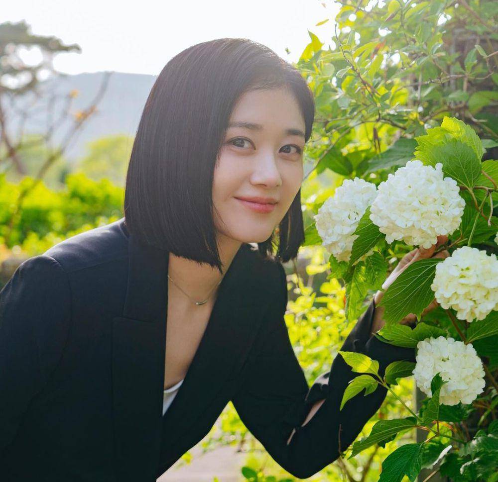 Jang Na Ra (instagram.com/nara0318)