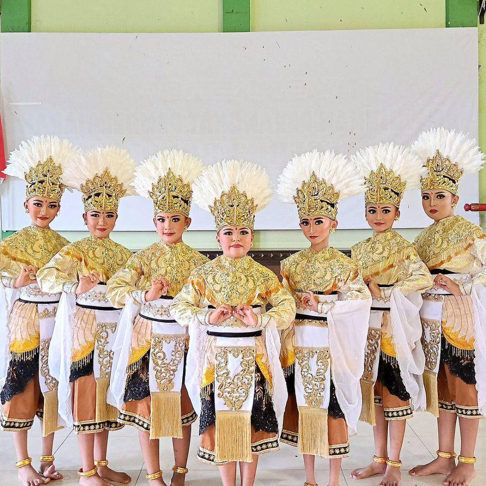 Atik Collection (instagram.com/atikcollectionindonesia)