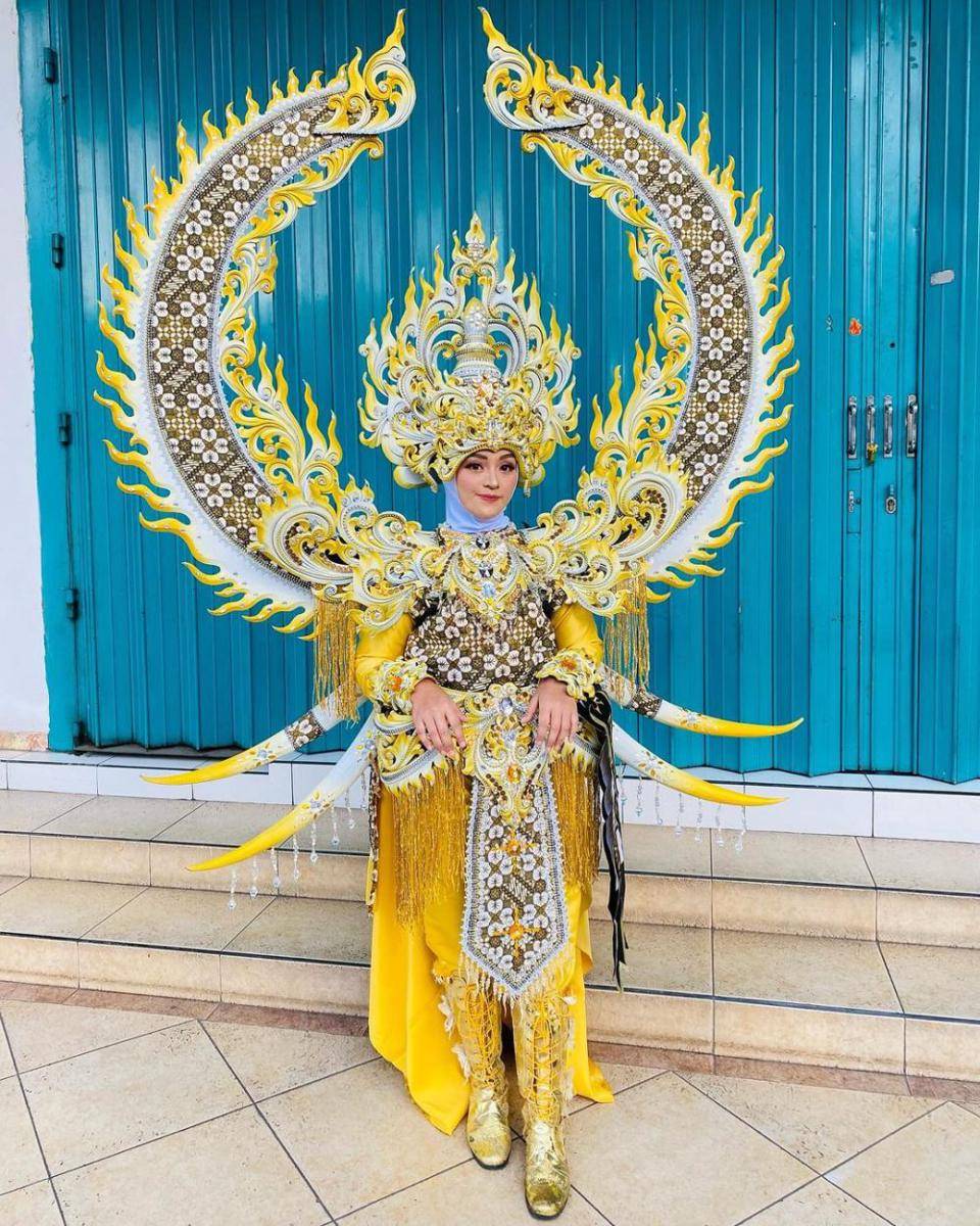Ily Costume (instagram.com/ilycostum88)