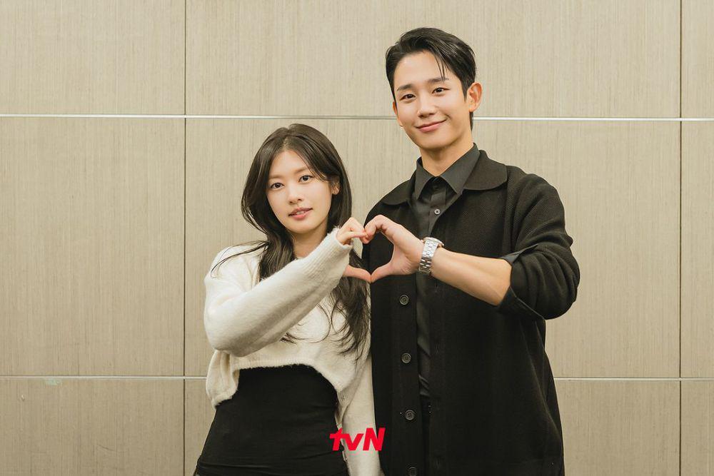 4 Rekomendasi Drakor Romcom Jung So Min, Terbaru Love Next Door