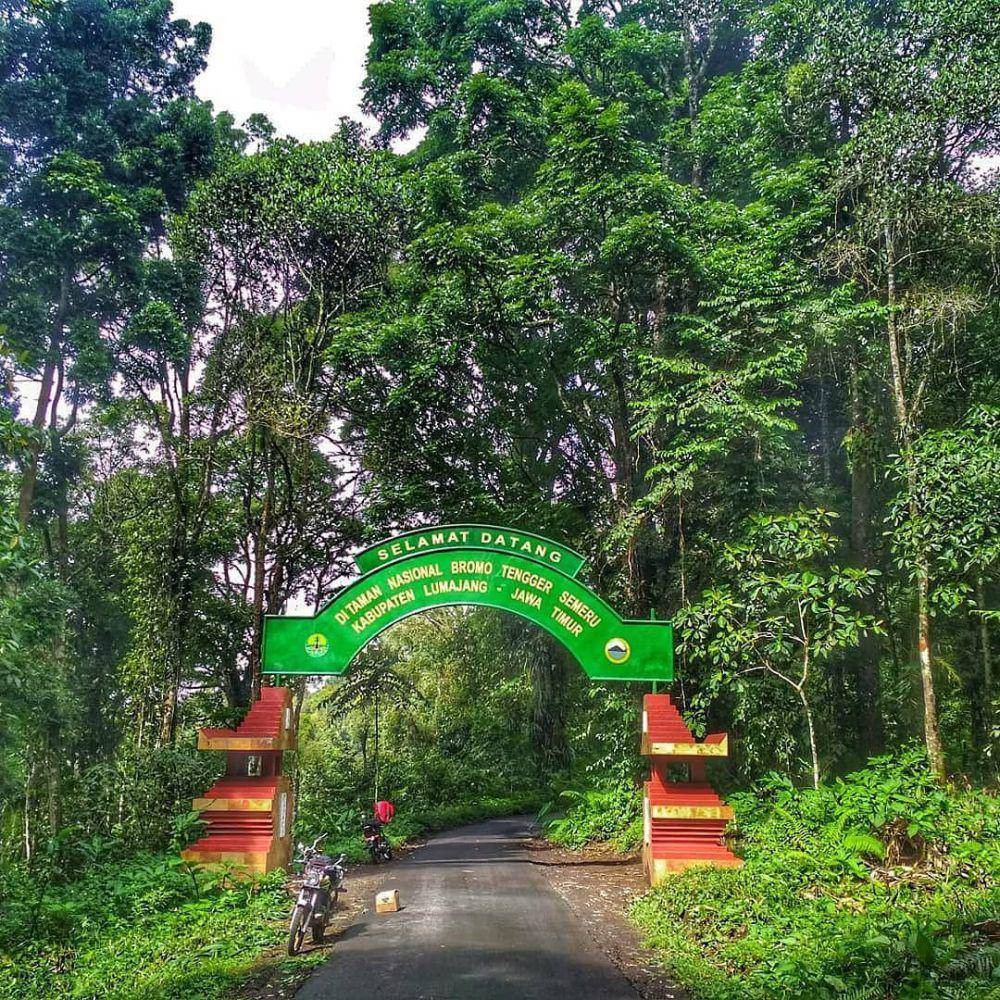 Pintu masuk wisata Gunung Bromo via Lumajang berada di Kecamatan Senduro. Foto/cakyo_saversemeru