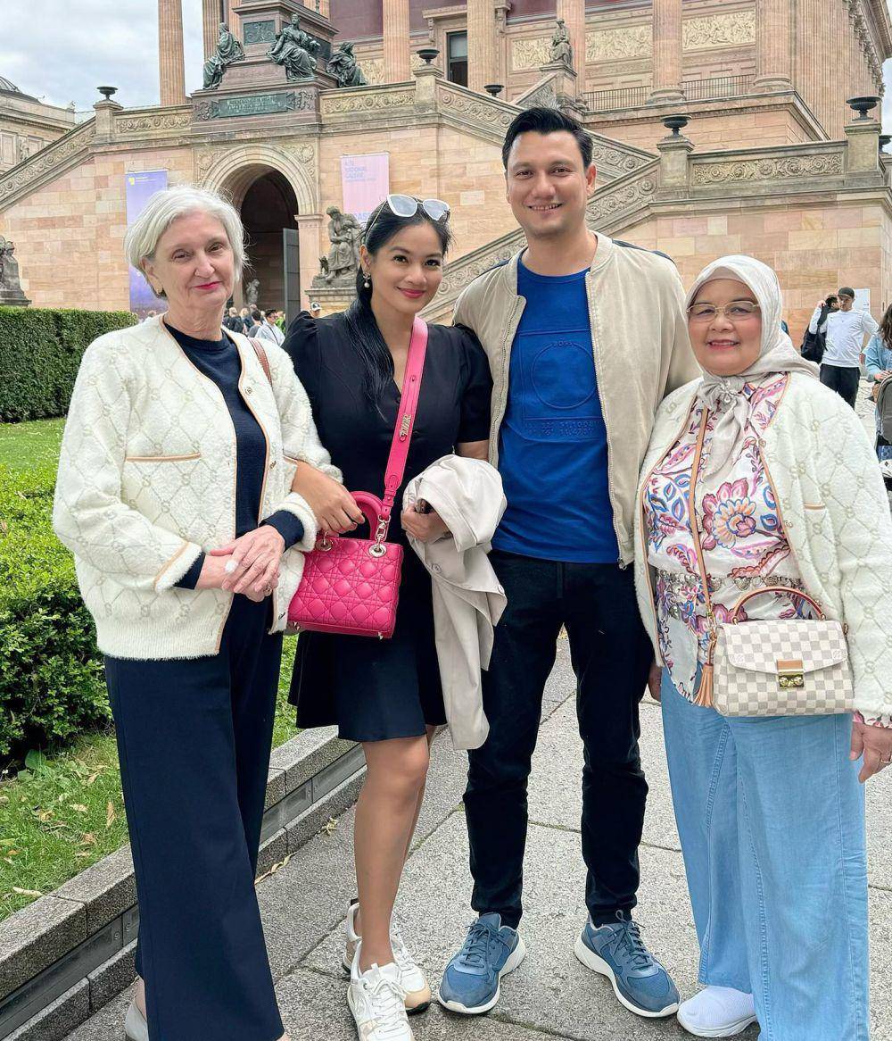 potret Titi Kamal dan keluarga (instagram.com/titi_kamall)