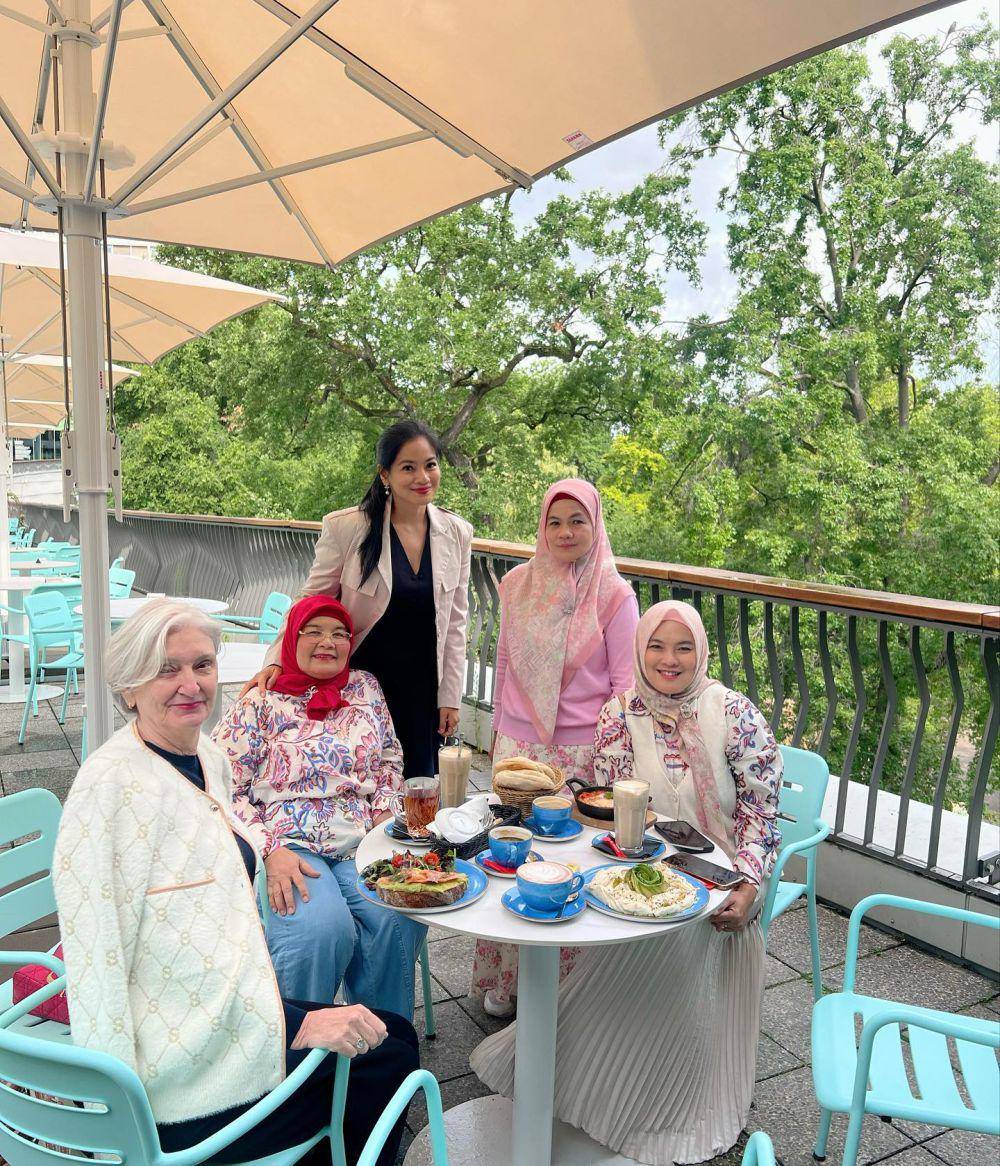 potret Titi Kamal dan keluarga (instagram.com/titi_kamall)