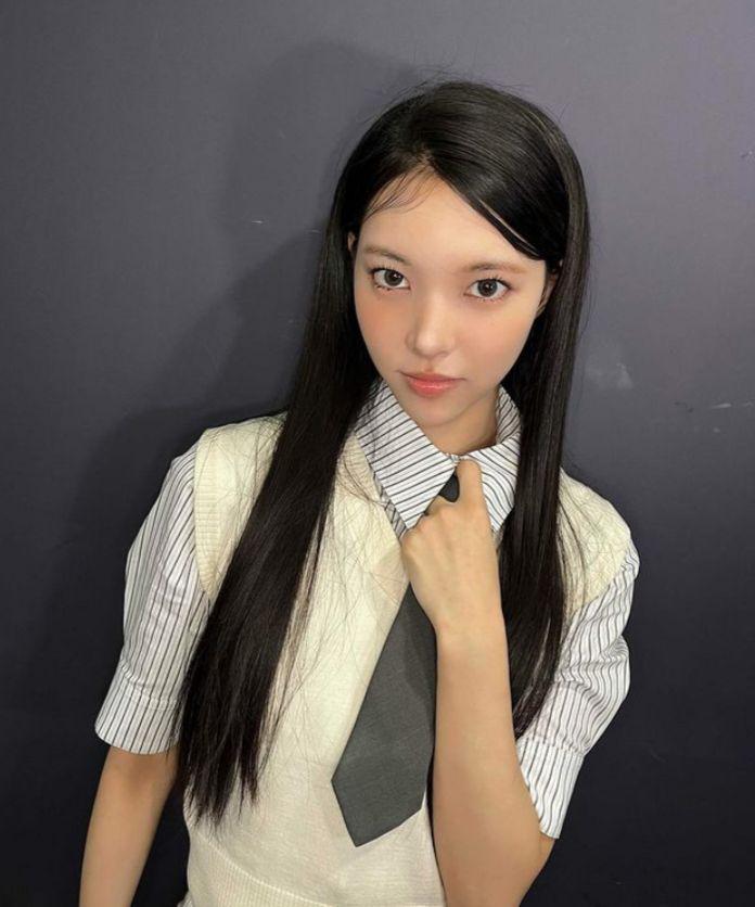 Yunah ILLIT (instagram.com/illit_official)