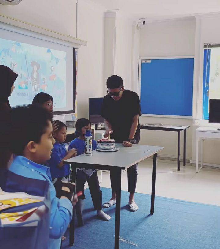 potret perayaan ultah Miskha di sekolah bareng Desta dan Natasha (instagram.com/desta80s)