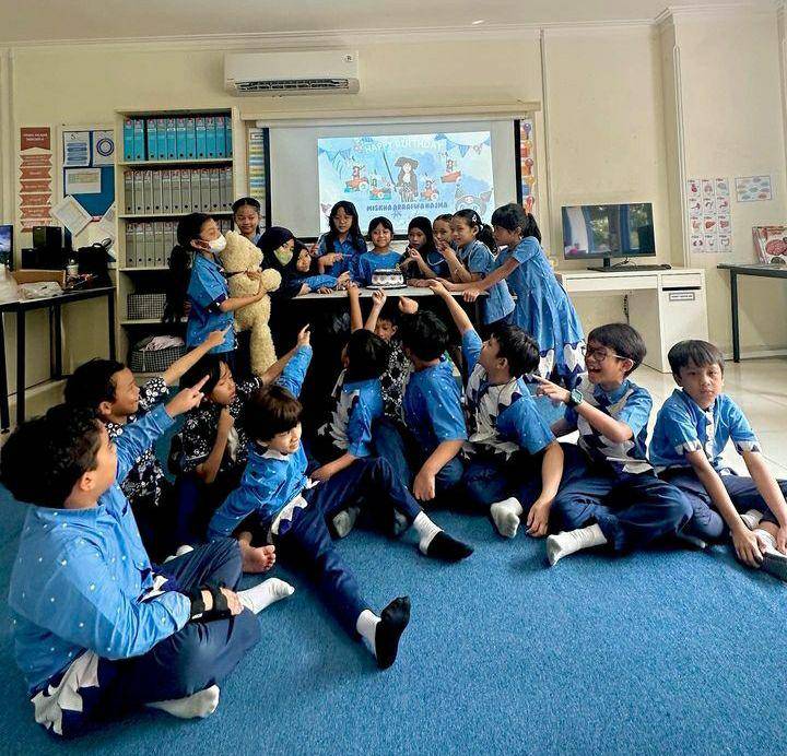 potret perayaan ultah Miskha di sekolah bareng Desta dan Natasha (instagram.com/desta80s)