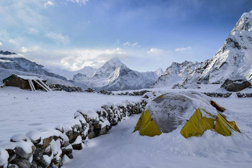 pemandangan ke Gunung Everest (unsplash.com/Wolfgang Lutz)