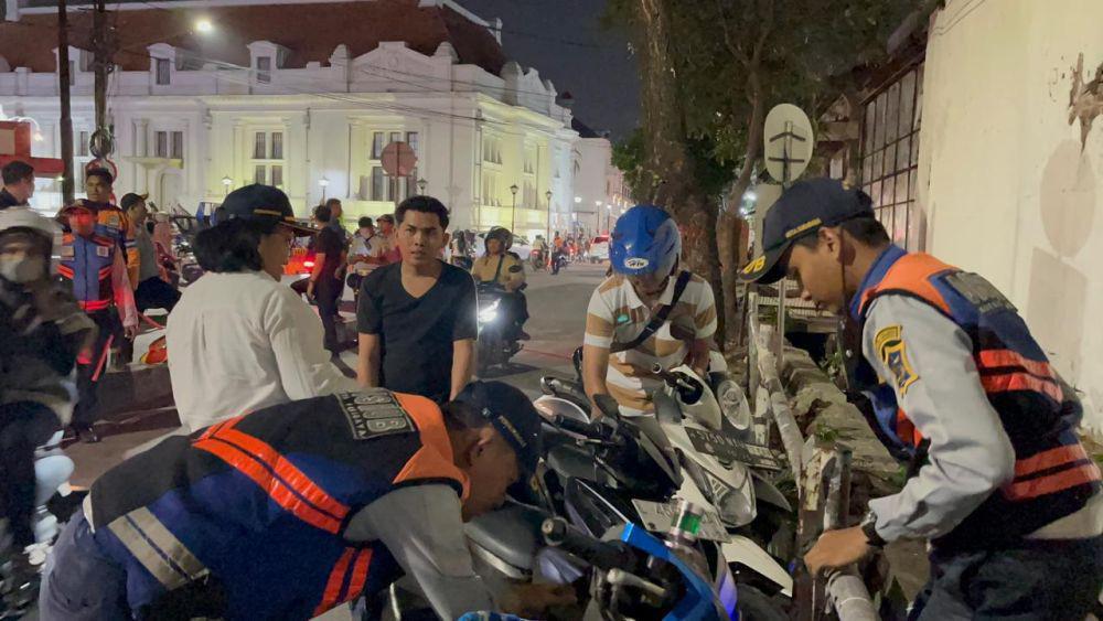 Parkir Liar di Kota Lama Surabaya Ditertibkan
