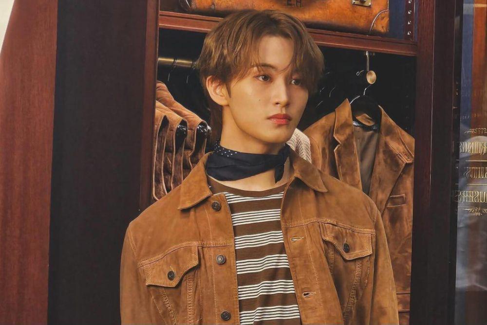 9 Potret Mark NCT di Event Ralph Lauren London, Curi Perhatian