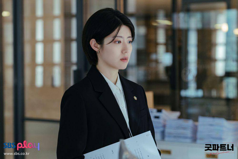 Han Yu Ri (Nam Ji Hyun) di drakor Good Partner (dok. SBS/Good Partner)