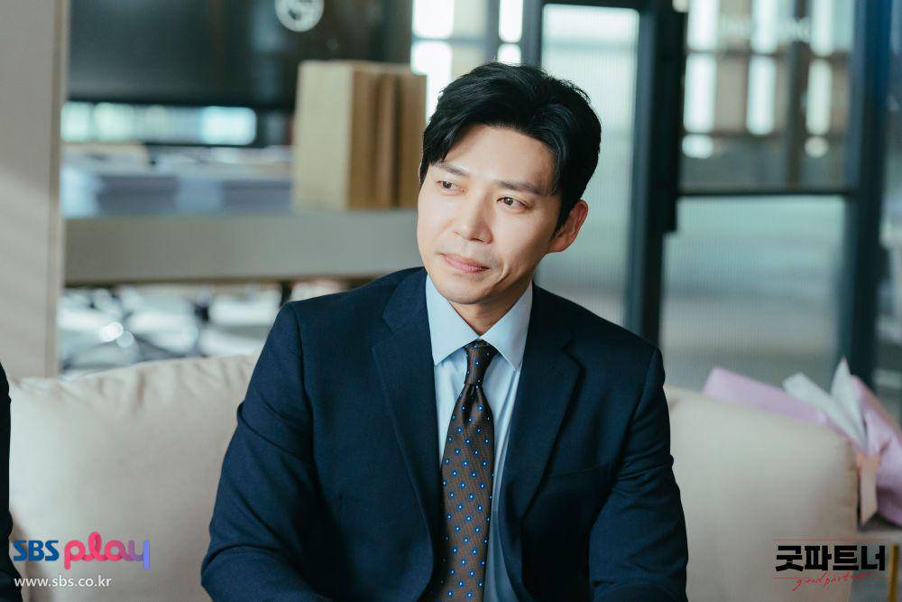Kim Ji Sang (Ji Seung Hyun) di drakor Good Partner (dok. SBS/Good Partner)