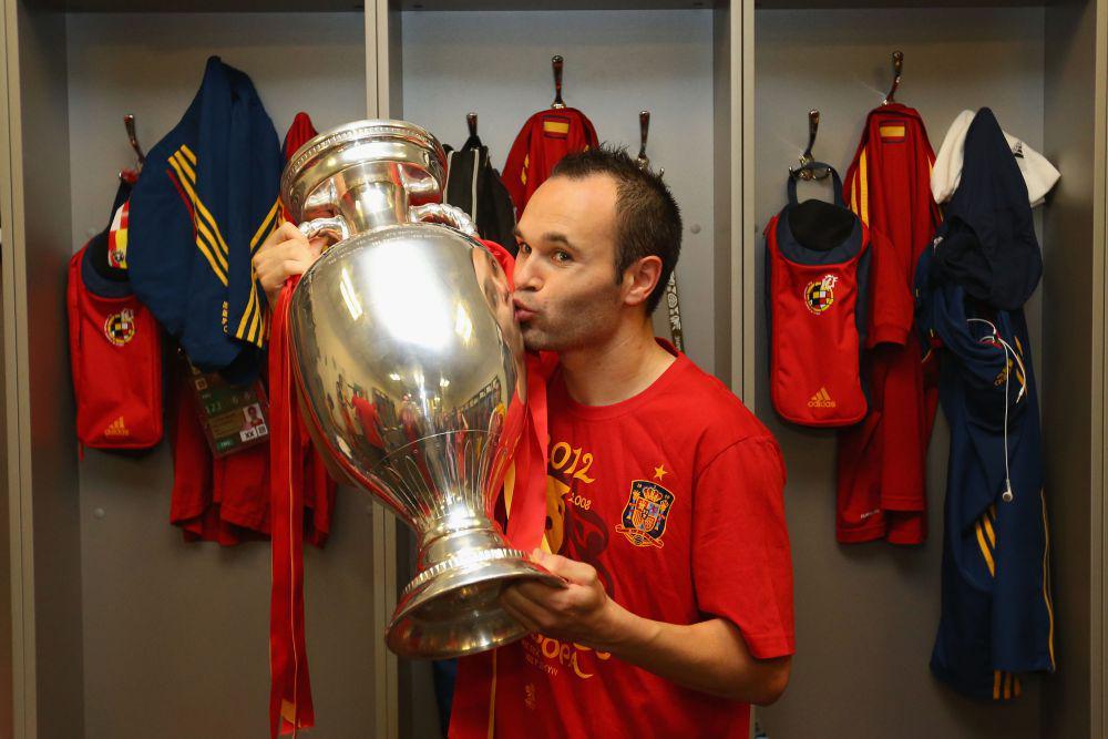 Legenda Barcelona Andres Iniesta Putuskan Pensiun