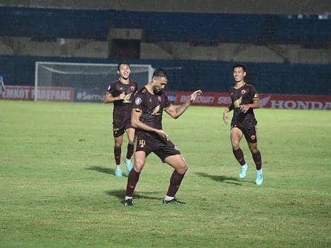 Everton Nascimento melakukan selebrasi usai mencetak gol ke gawang lawannya. (Instagram.com/vetonascimento)