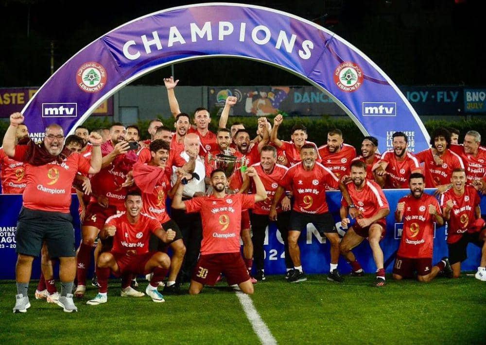 Everton bersama Nejmeh SC usai meraih gelar juara Lebanese Premier League. (Instagram.com/vetonascimento)
